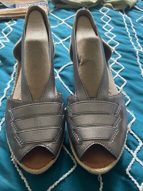 Gentle souls Luci wedge sandals